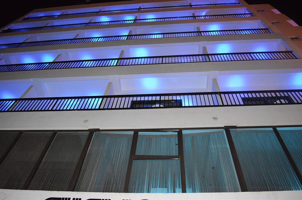 เลส์ พัลเมียร์ส บีช บูติก โฮเทล แอนด์ ลักชัวรี อพาร์ตเมนต์ Hotel ลาร์นาคา ภายนอก รูปภาพ